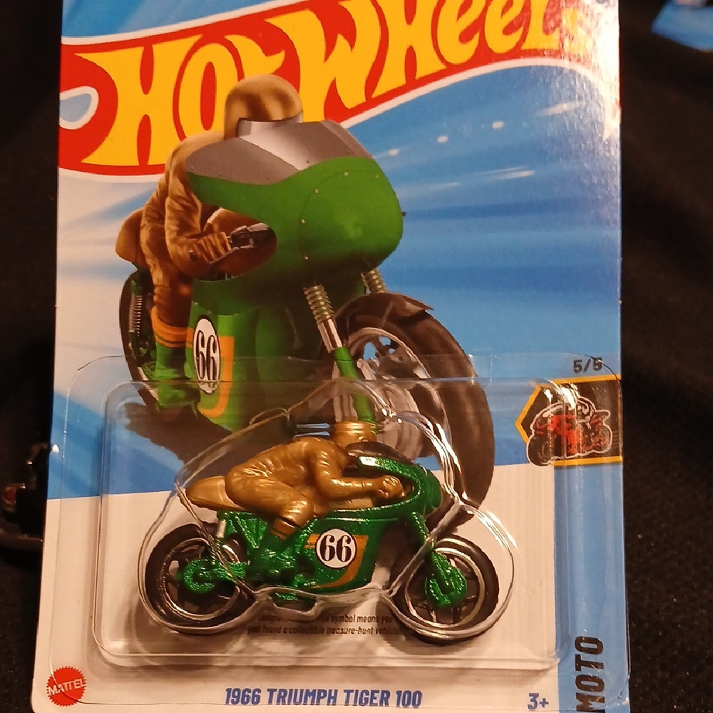 Green 1966 TRIUMPH TIGER 100 TH Hot Wheels  Collectible Toy